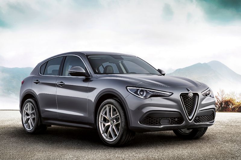 Alfa Romeo Stelvio arriva sul mercato con motore 2 litri turbo benzina. Il prezzo? 57.300 euro la first edition. 