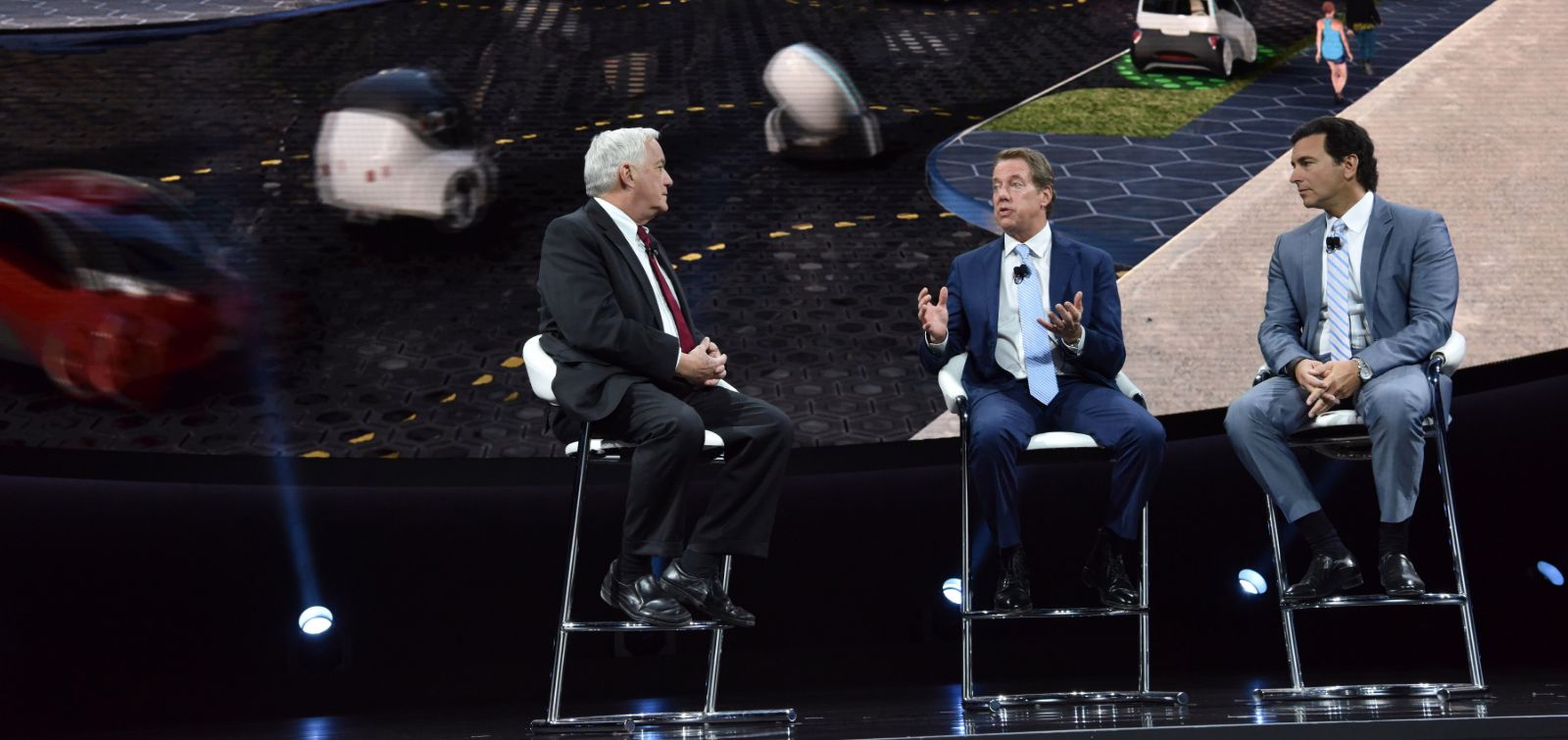 Mark Fields e Bill Ford a Detroit 2017 discutono della vision city of tomorrow