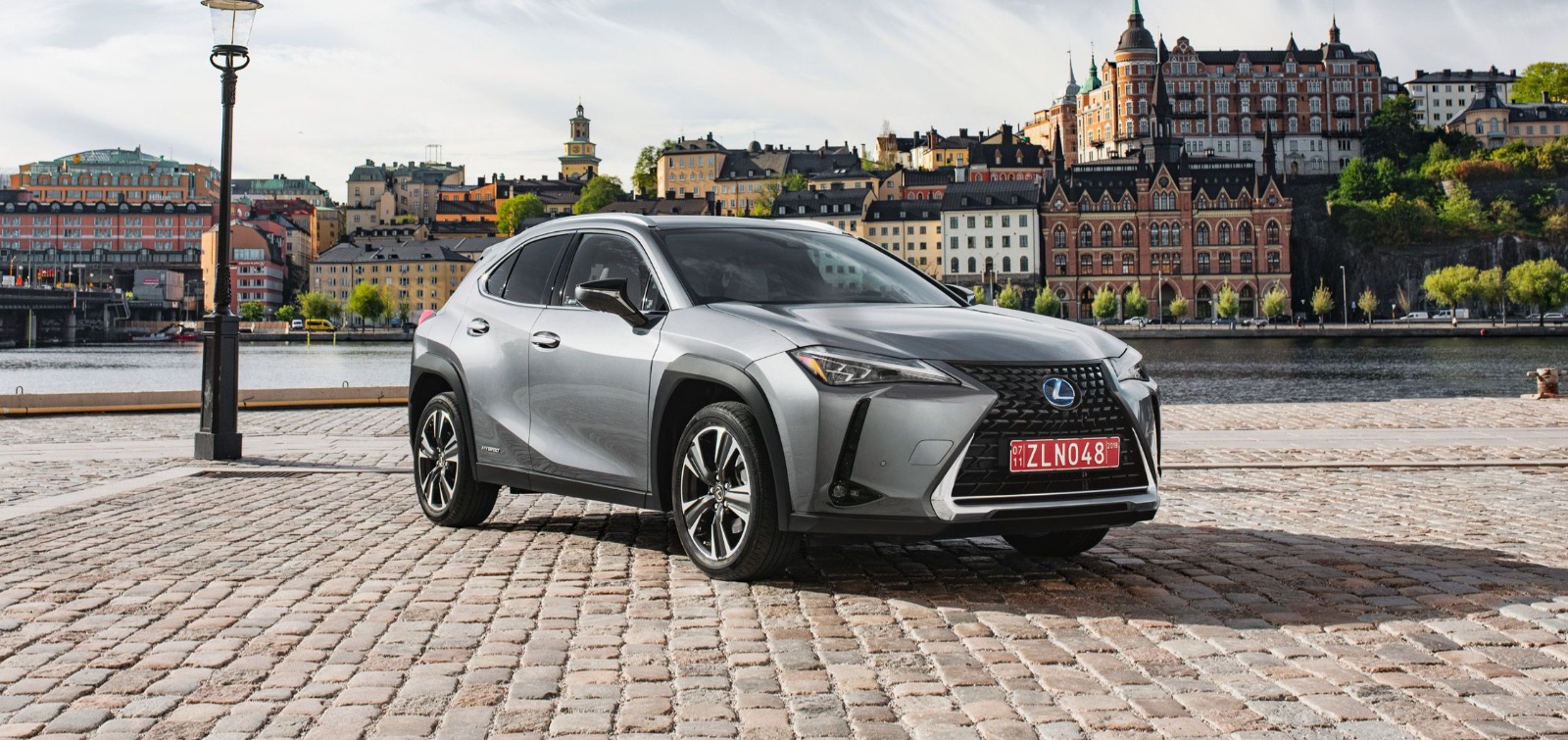 Lexus UX prezzo da 37 mila euro