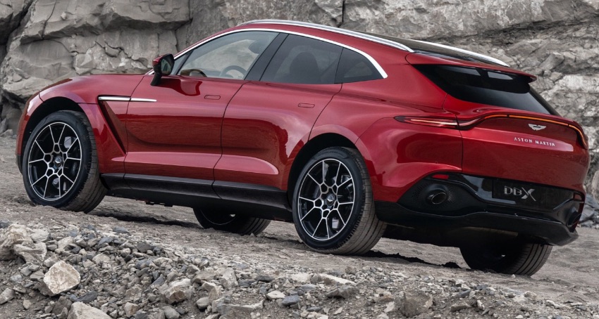 aston martin dbx vista posteriore