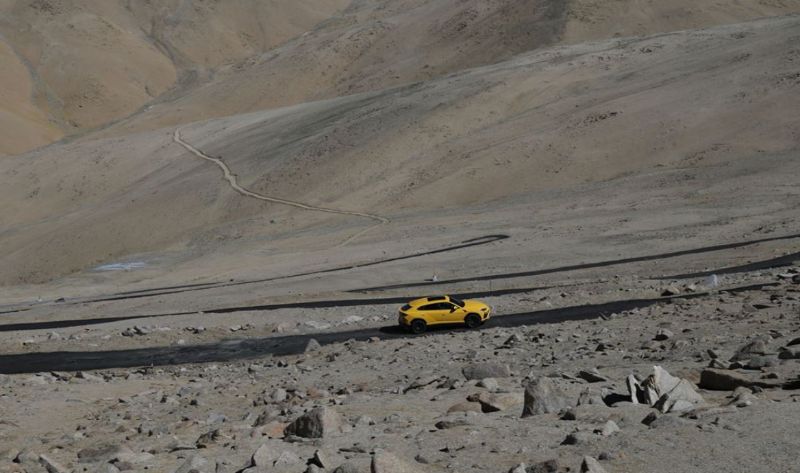 Lamborghini Urus sulle strade dell'Himalaya