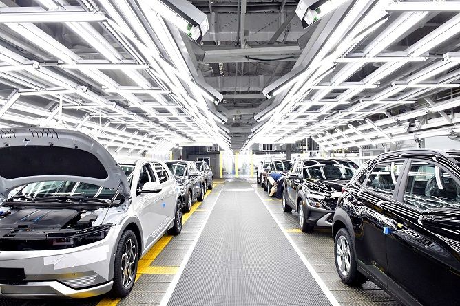 Auto elettriche hyundai aumenta la produzione in Corea