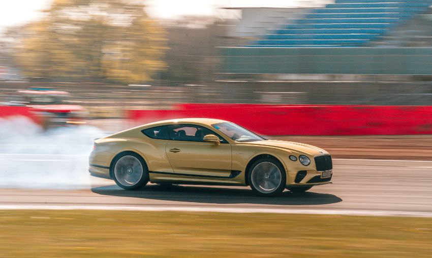 Bentley stop ai motori W12 perché