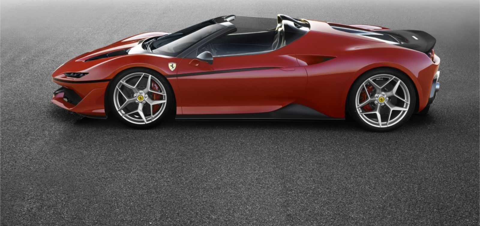 Ferrari J50: l'opera d'arte con le ruote.