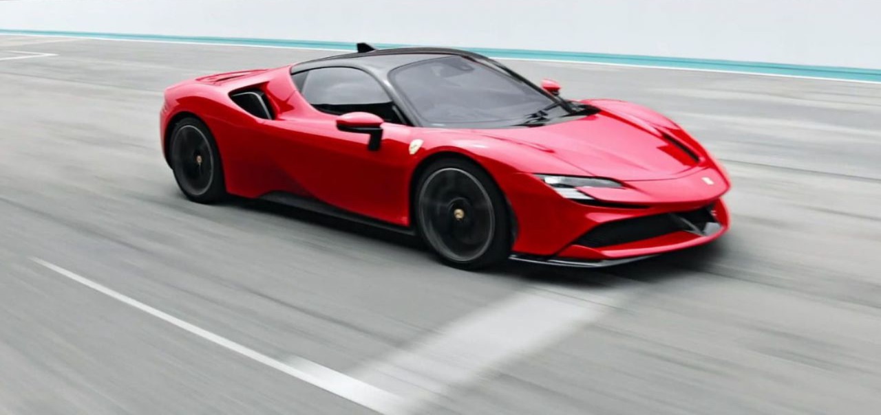 Ferrari SF90 plug in: 25 chilometri in solo elettrico di autonomia. 