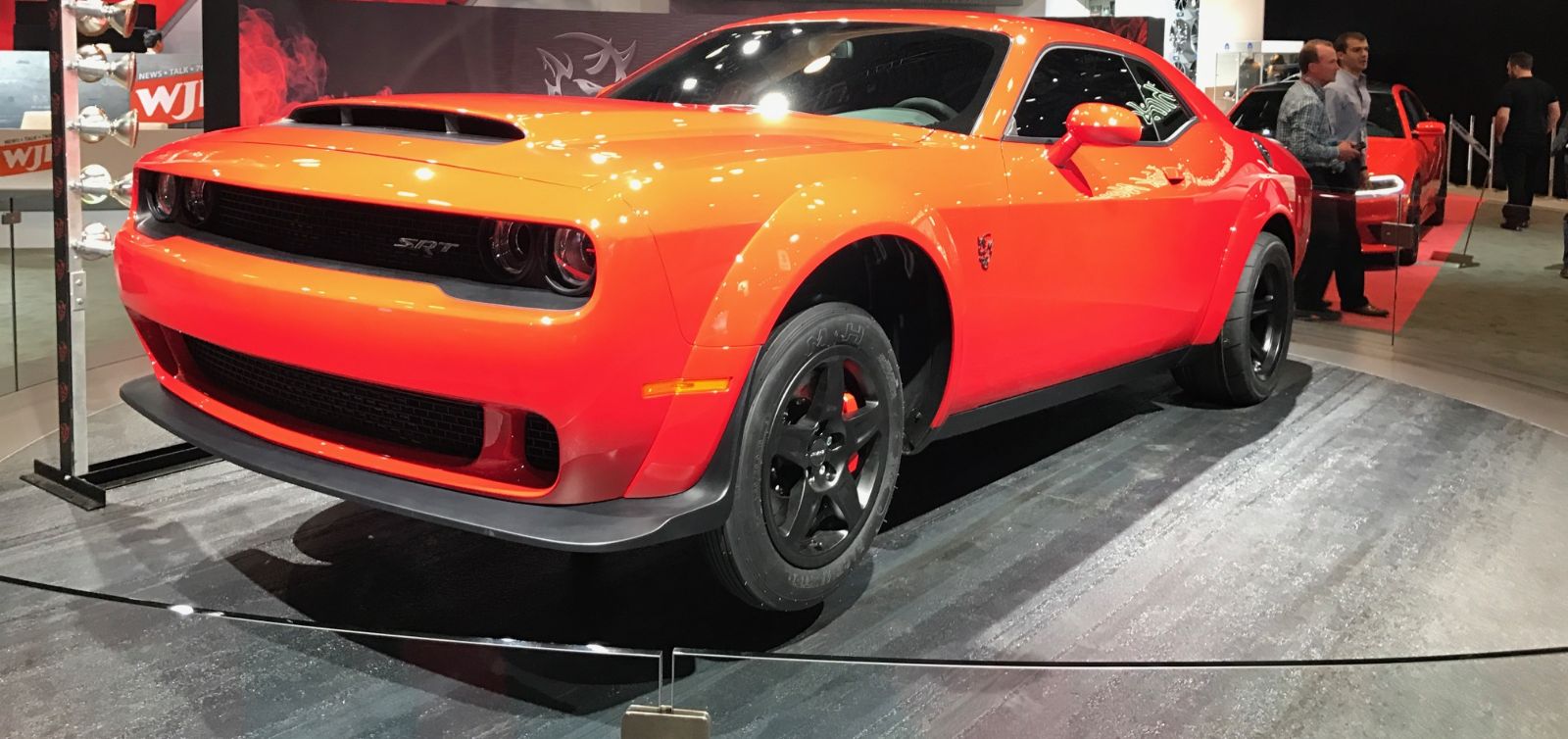Dodge SRT Demon: 880 cavalli, da 0 a 100 poco più di 2,3 secondi, per raggiunge i 225 km/h sempre partendo da ferma abbisogna di soli 9,65 secondi.