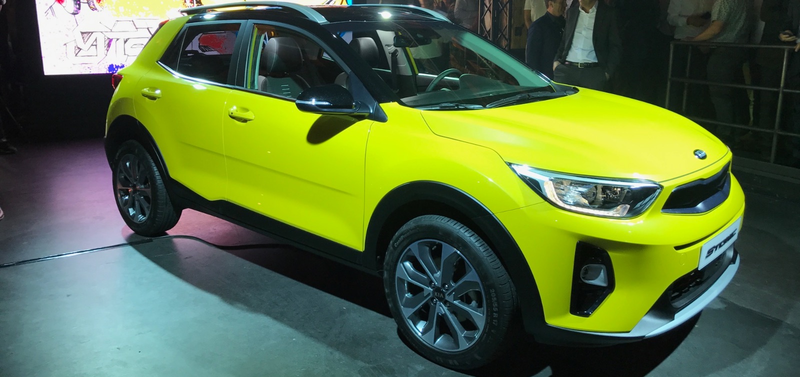 Kia Stonic: si svela oggi ad Amsterdam ma presto si vedrà anche in Italia. I prezzi dovrebbero essere compresi tra i 16 e i 22 mila euro. Sarà solo a due ruote motrici.