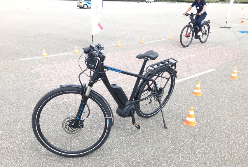 La prova, il test, della prima bici elettrica con ABS per frenate sicure. E' avvenuta la prima settimana di luglio 2017 sul circuito sperimentale di Boxberg in Germania.