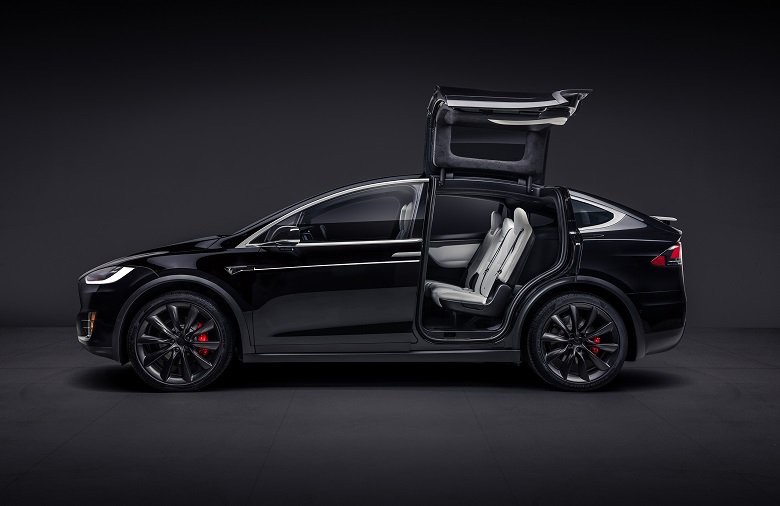Tesla Model X a confronto con l'Audi e-tron e la Mercedes EQC