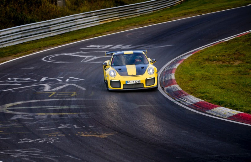 Porsche 911 GT2 RS: è record al Nurburgring.