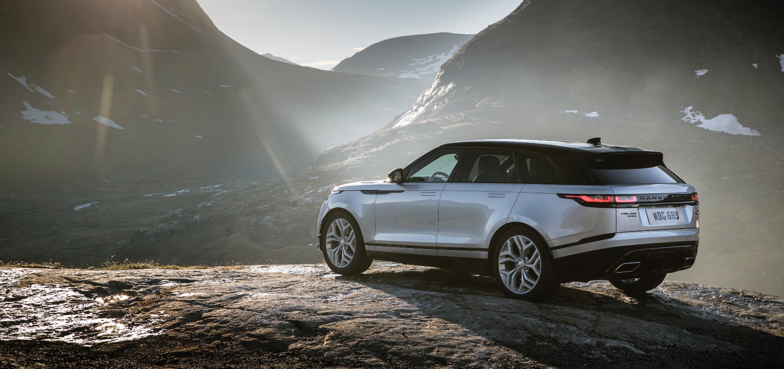 Range Rover Velar: è arrivata sul mercato. Il prezzo parte da 58 mila euro. 