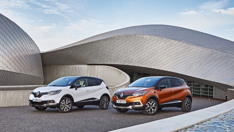 Renault Captur 2017: gli hanno rifatto la faccia. 