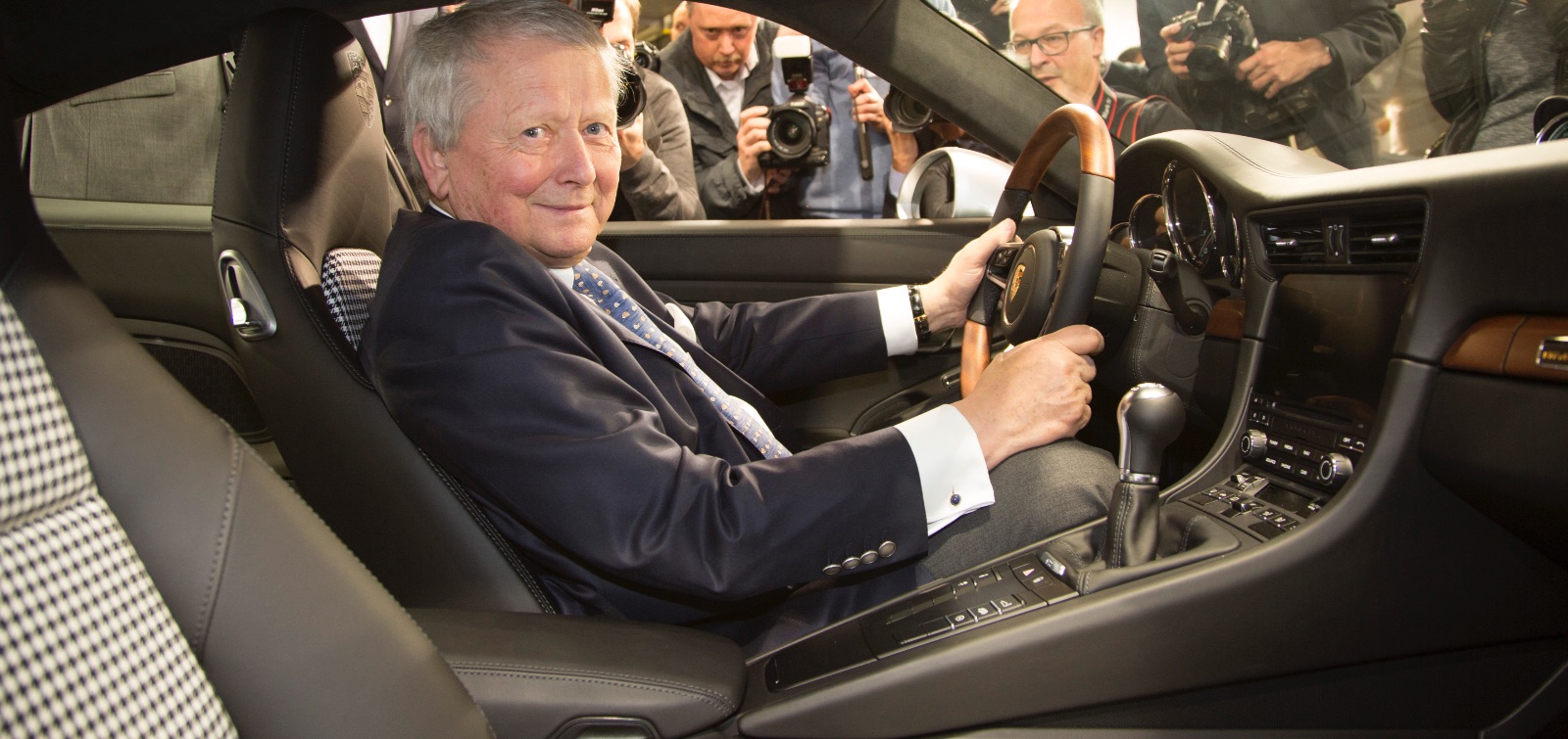 Wolfgang Porsche al volante della Porsche 911 