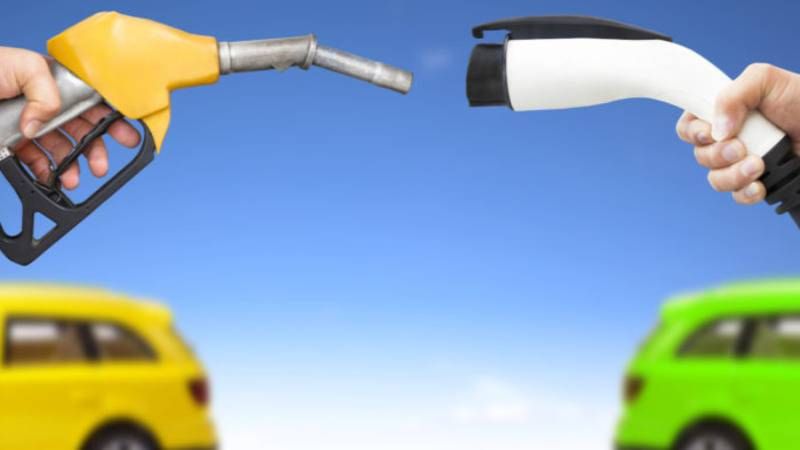 Benzina contro elettricità