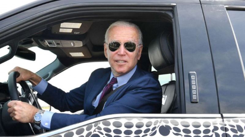 Biden guida il Ford F-150 