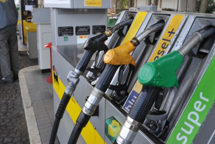 Caro carburante gennaio 2022