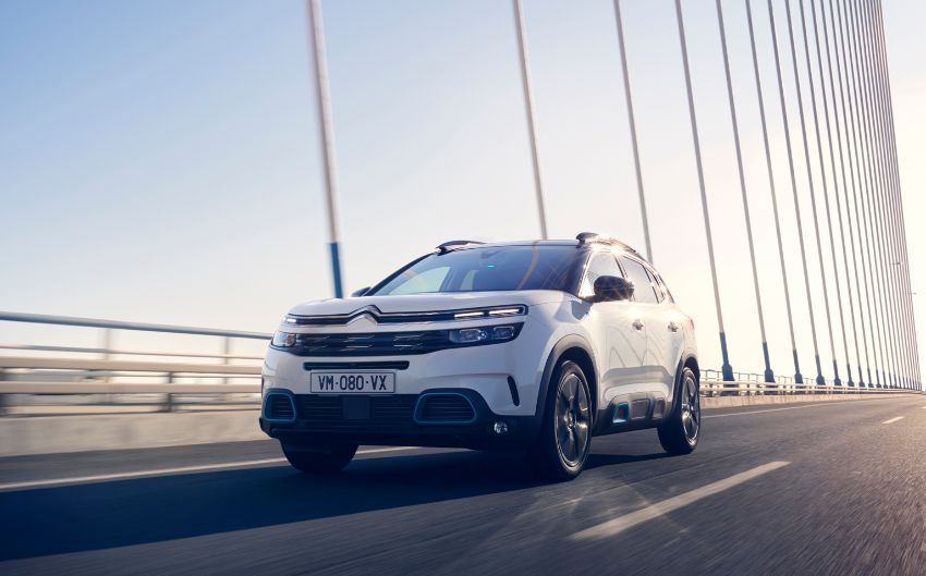  Citroën C5 Aircross Plug in su strada