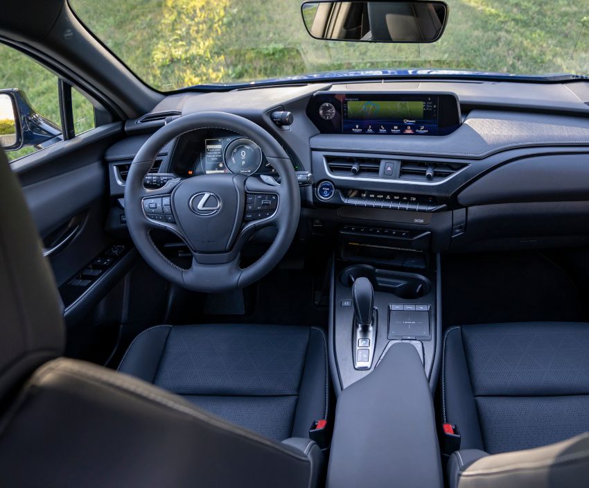 Lexus ex 300e interni auto elettrica