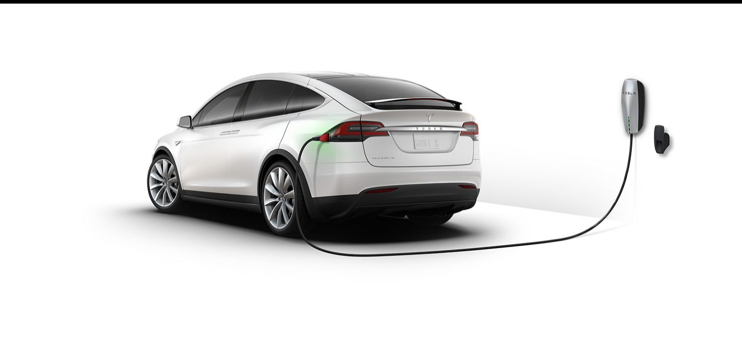 Tesla Model X: da paraurti a paraurti sono 5 metri.