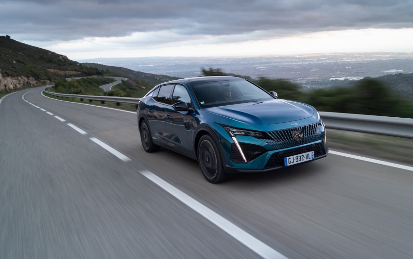 Peugeot 408 al salone di Bruxelles 2023 