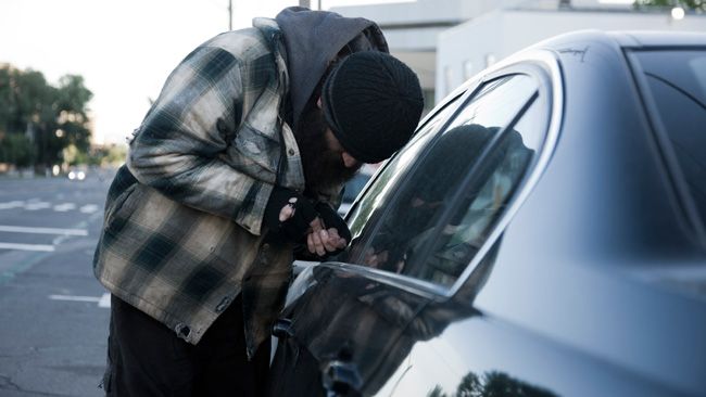 Calano i furti di auto